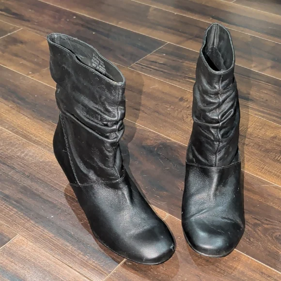 Array Slouch Ankle Boots - Picture 2 of 7